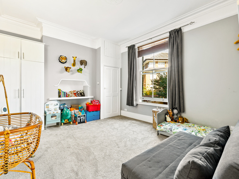 2 Bed For Sale in Dorking